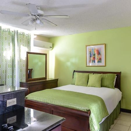 Beach Studio 10 Aparthotel Ocho Rios Kültér fotó