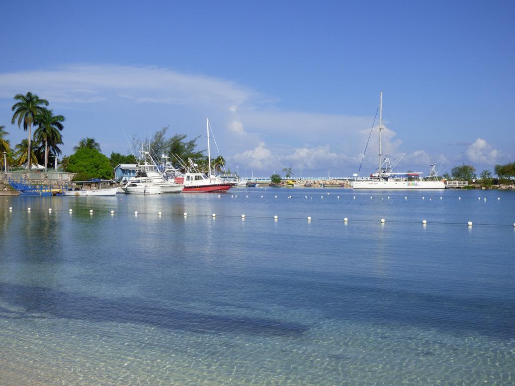 Beach Studio 10 Aparthotel Ocho Rios Kültér fotó