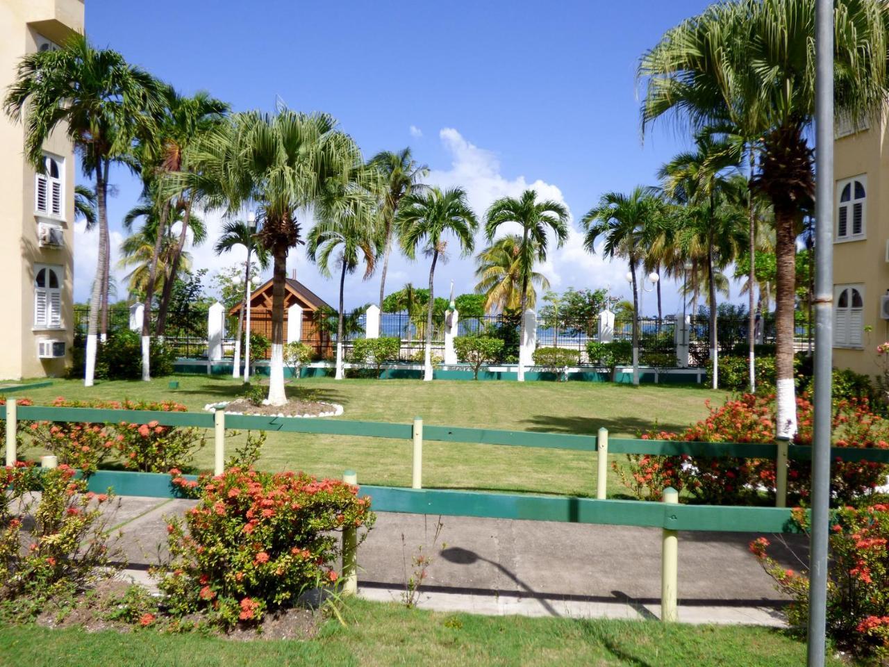 Beach Studio 10 Aparthotel Ocho Rios Kültér fotó